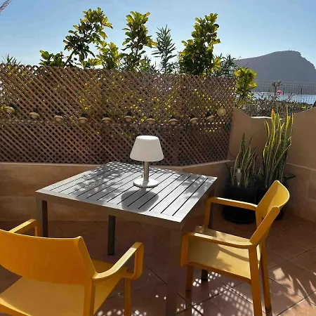 Fantastic Seafront With Sea Views & Pool