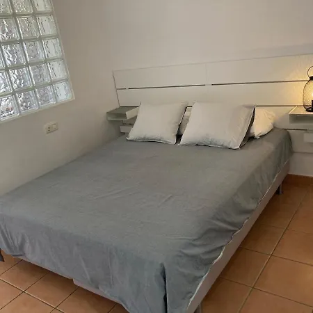 Fantastic Seafront With Sea Views & Pool *