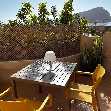 Lejlighed Fantastic Seafront With Sea Views & Pool