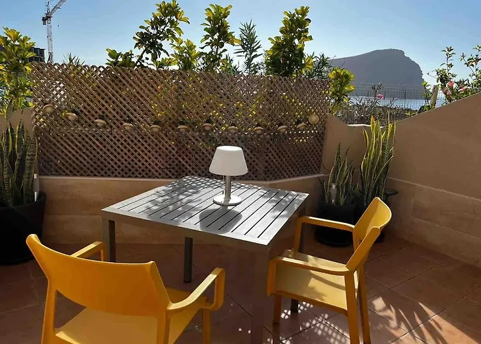 Fantastic Seafront With Sea Views & Pool