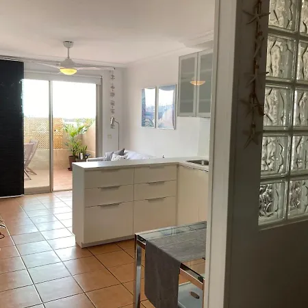 Fantastic Seafront With Sea Views & Pool *