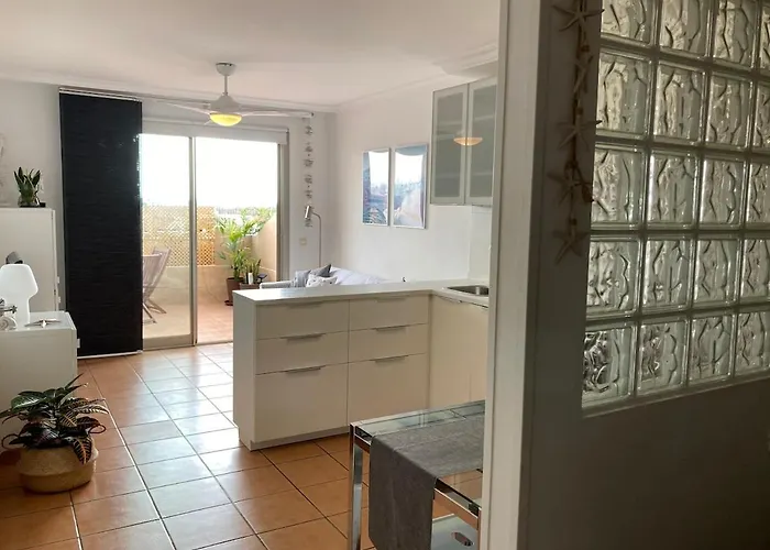 Fantastic Seafront With Sea Views & Pool *