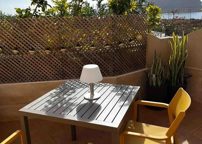 Apartamento Fantastic Seafront With Sea Views & Pool