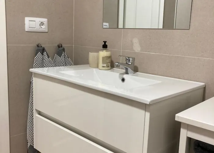 Апартаменты Fantastic Seafront With Sea Views & Pool Ла-Техита